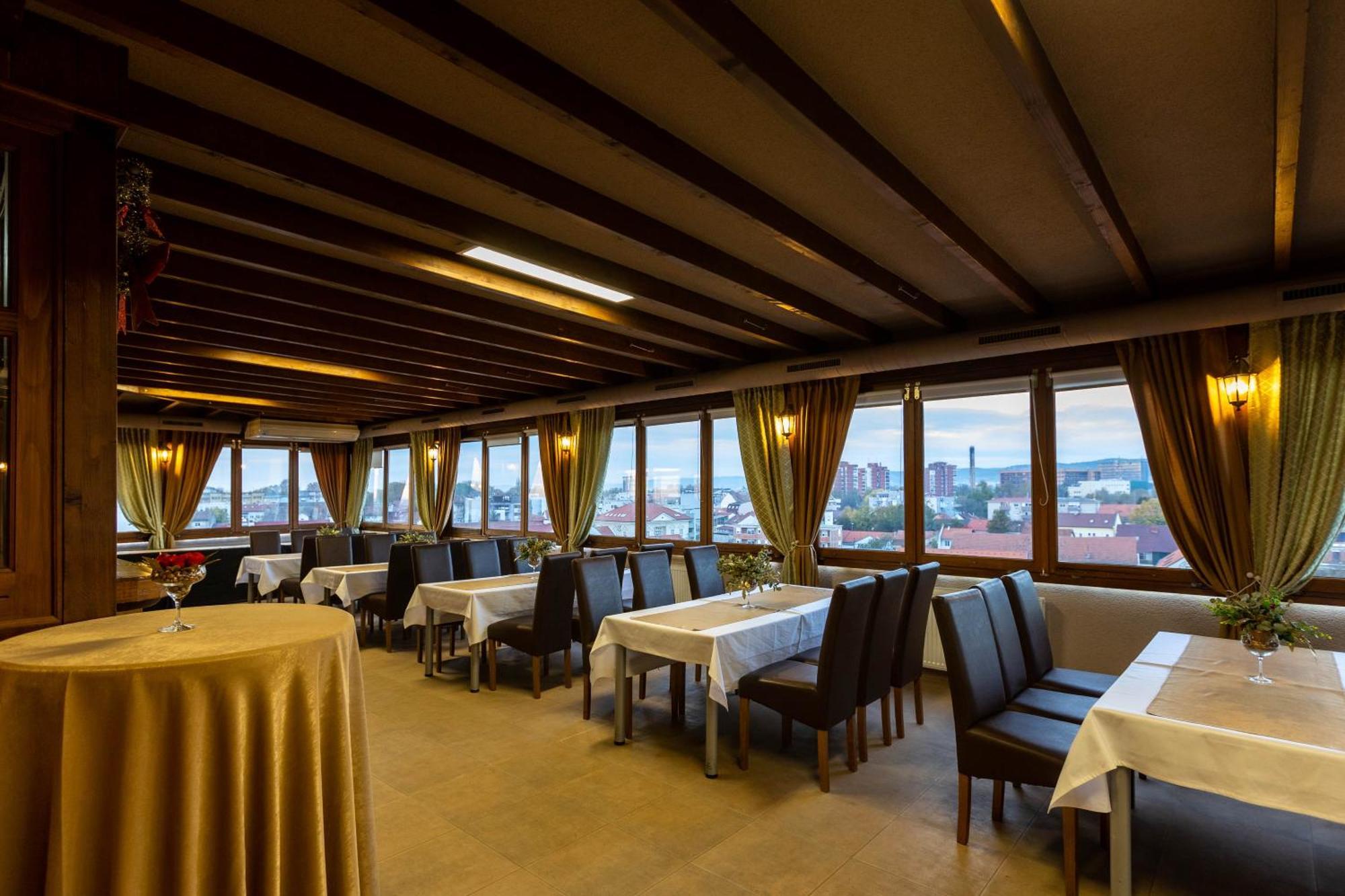 Art Hotel سلافونسكي برود المظهر الخارجي الصورة