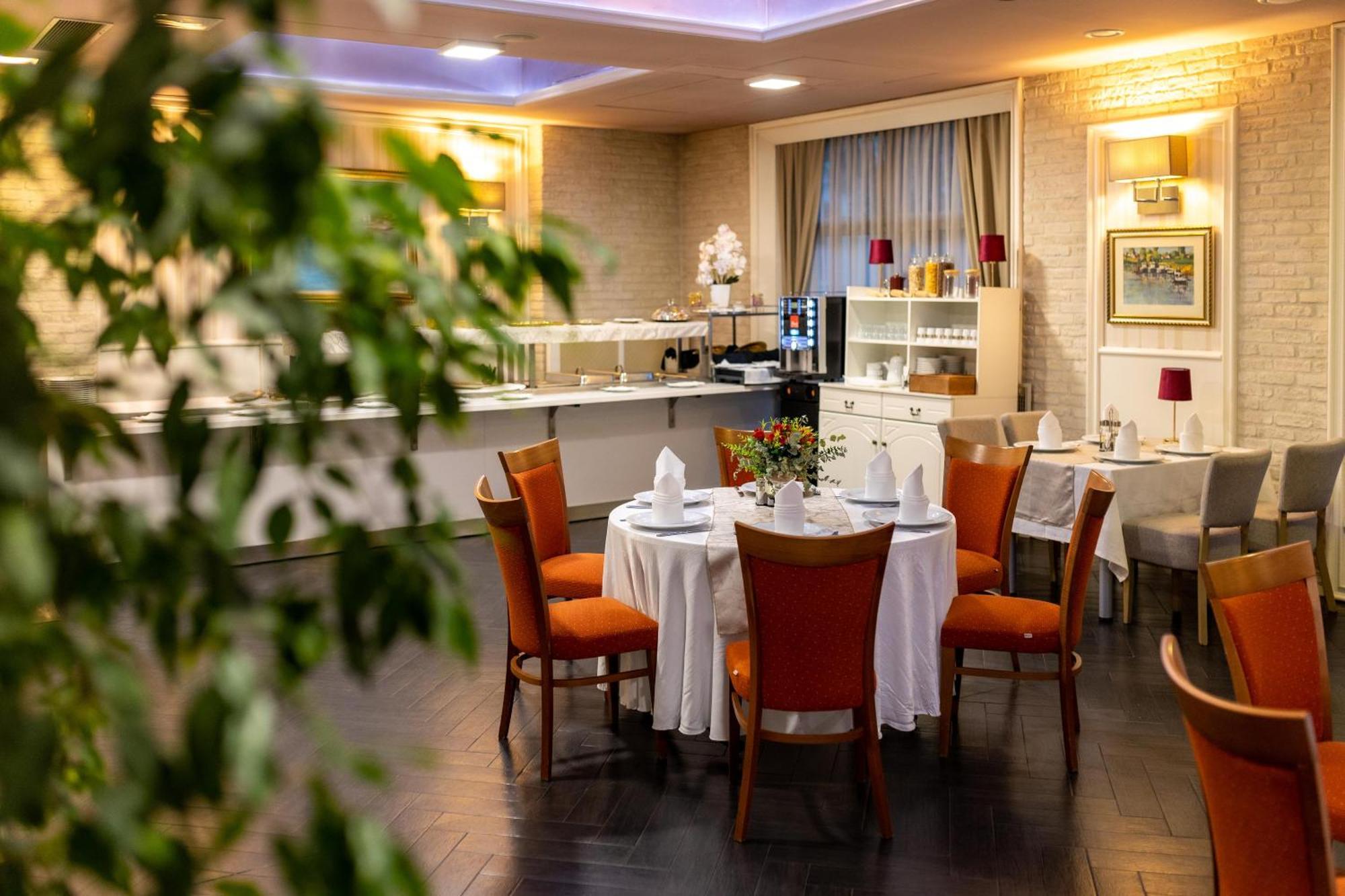 Art Hotel سلافونسكي برود المظهر الخارجي الصورة