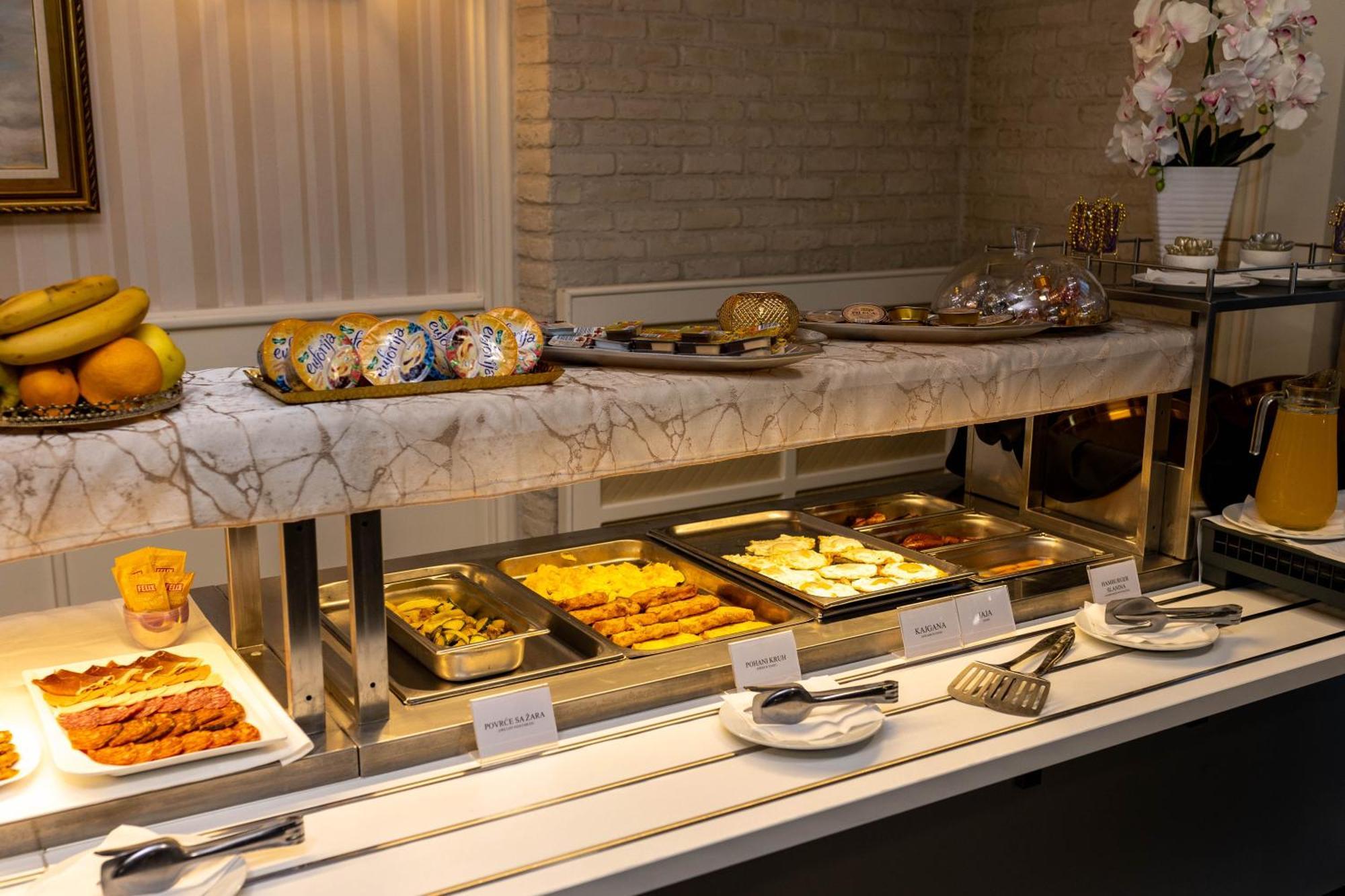 Art Hotel سلافونسكي برود المظهر الخارجي الصورة