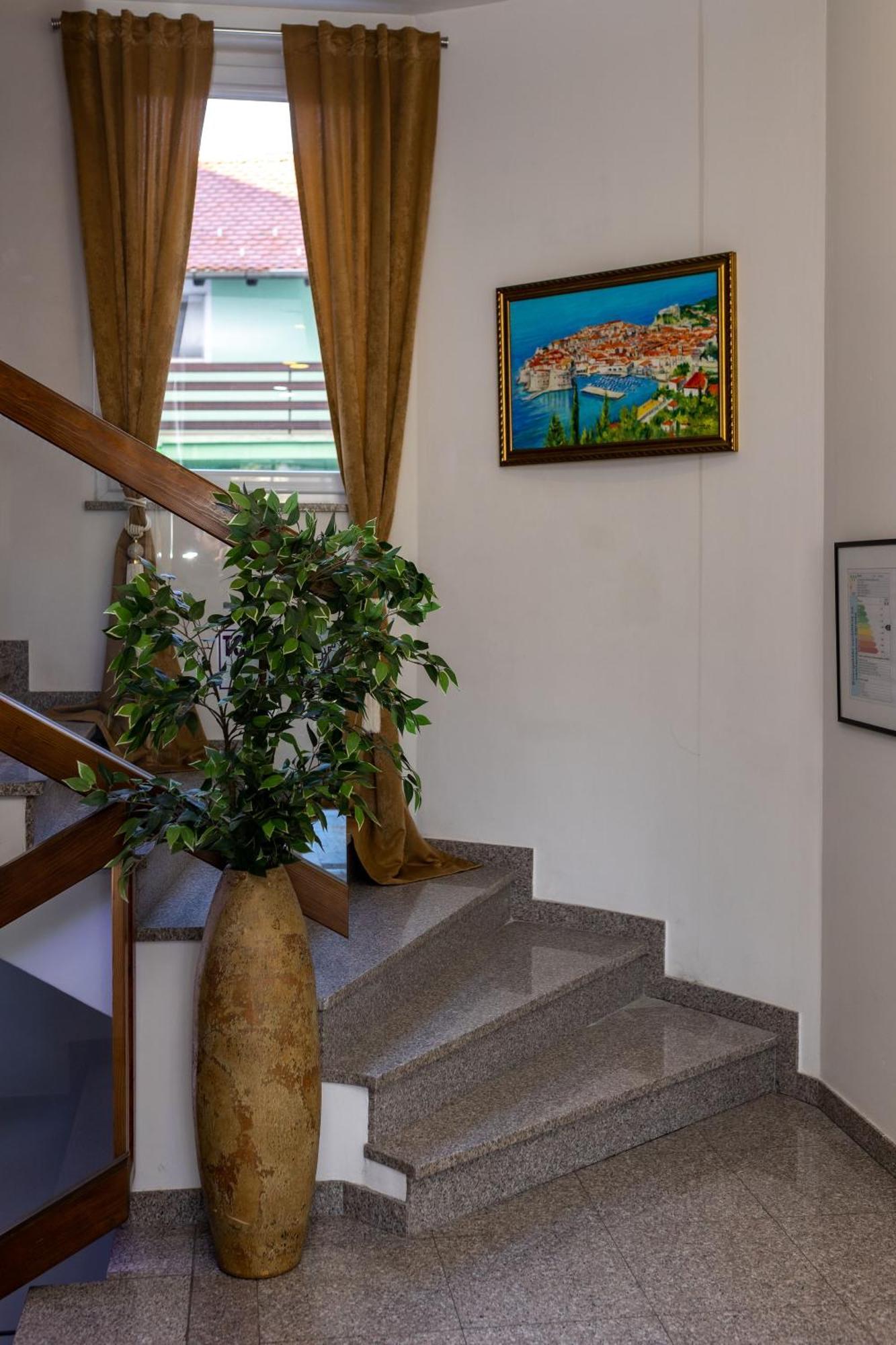 Art Hotel سلافونسكي برود المظهر الخارجي الصورة