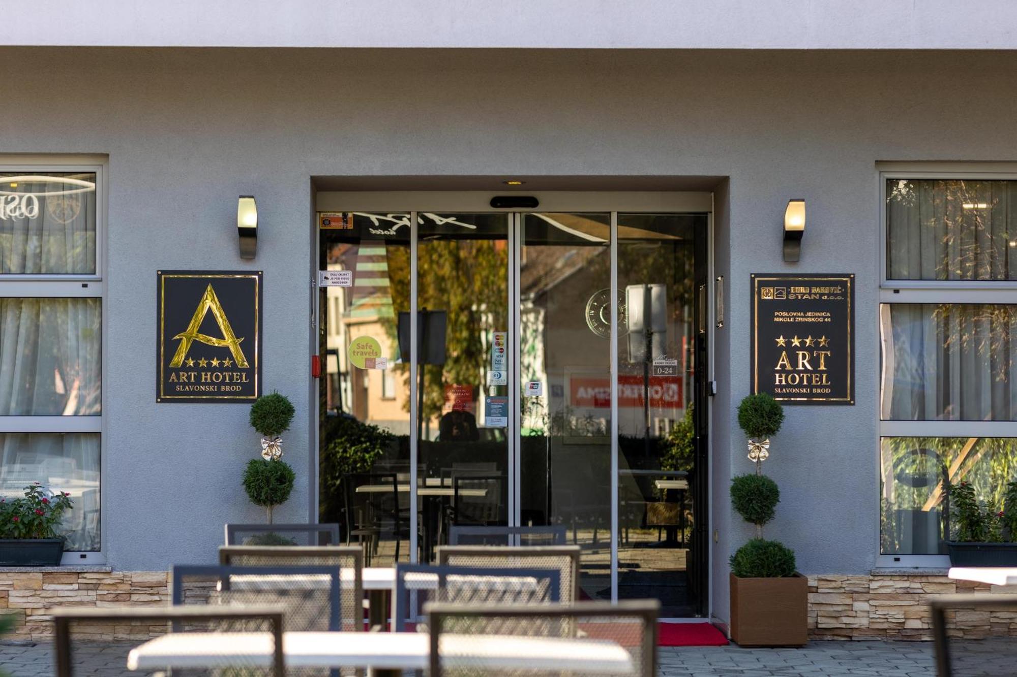 Art Hotel سلافونسكي برود المظهر الخارجي الصورة